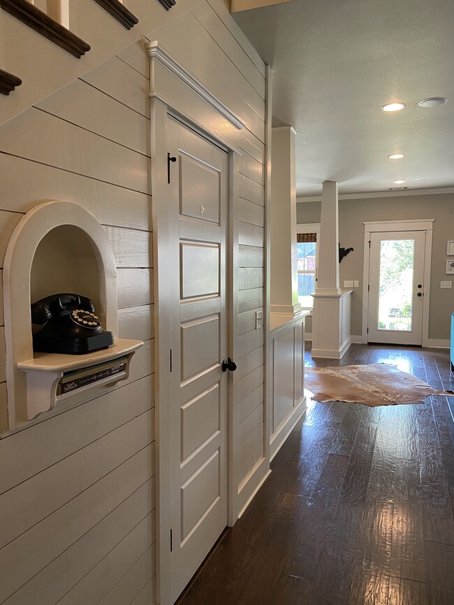 Photo - 612 Clinton Cir