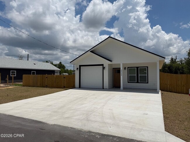 Building Photo - 2512 N Bonita Ave