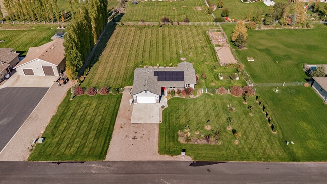 Building Photo - 416 W 260 N