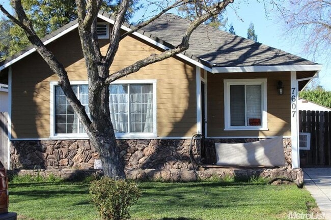 Charming 2 Bed, 2 Bath Home with Private D... - Charming 2 Bed, 2 Bath Home with Private D...