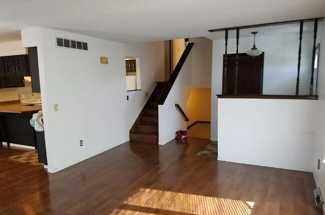 Photo - 1329 Dolen Pl