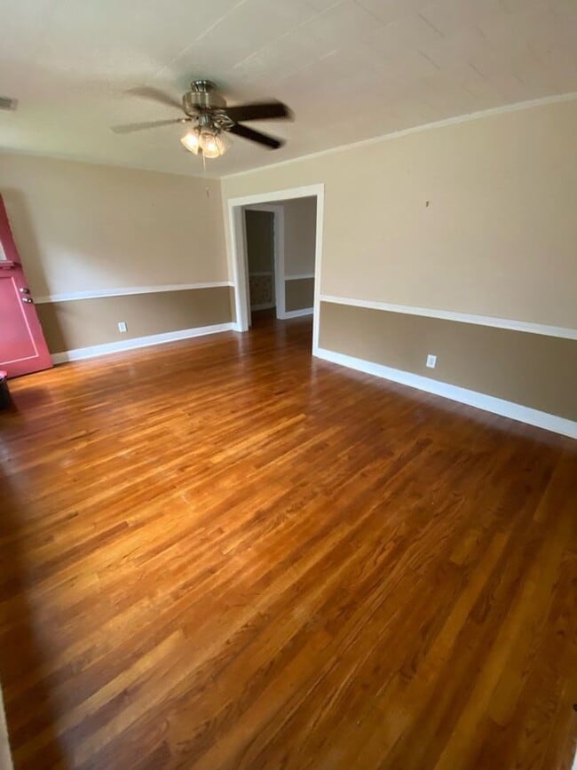 Photo - 313 St Thomas St