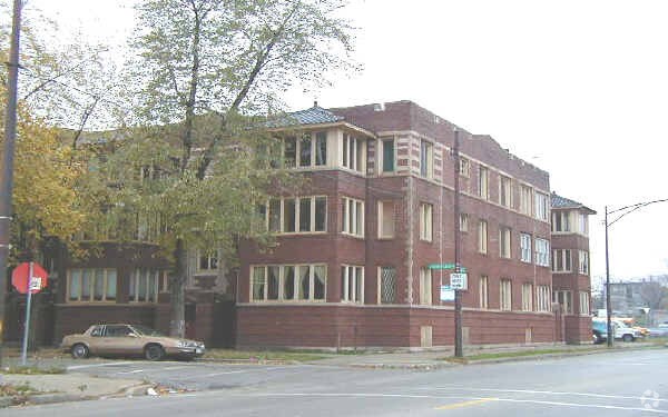 Photo - 215-217 E 61st St Apartments
