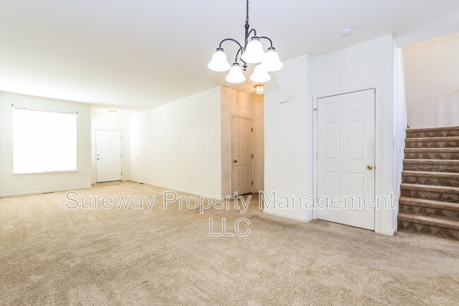 Photo - 158 Chancellor Dr