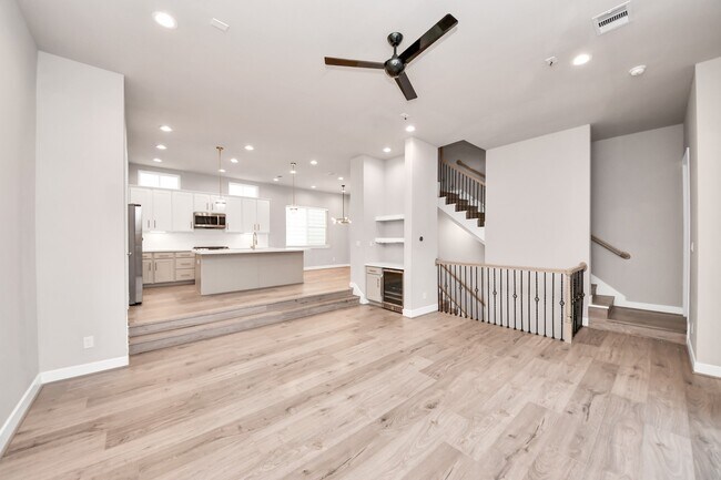 Photo - 2114 Stuart St
