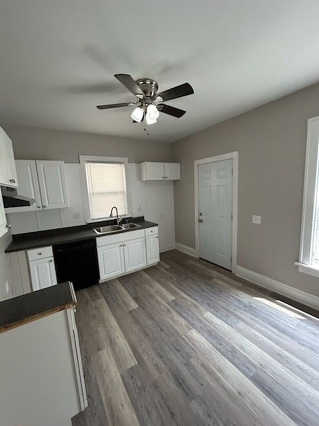 Photo - 1378-1380 Hamlet (Park) Unit 1378 Hamlet