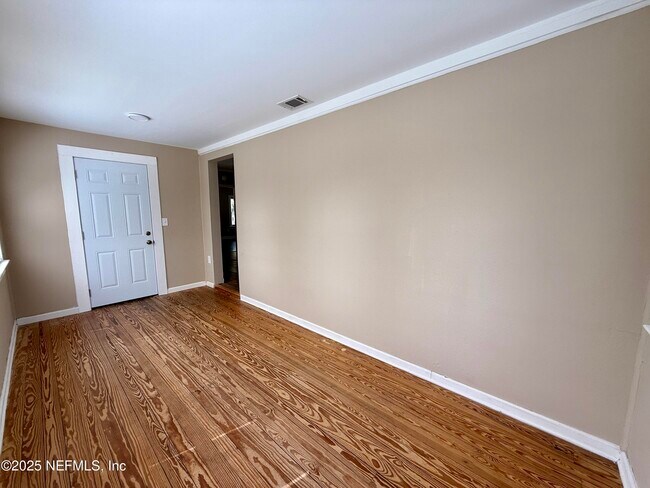 Photo - 2165 Sheridan St