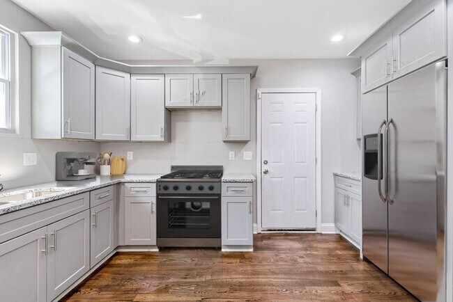 Photo - 141 McDonough Blvd SE