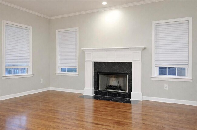 Photo - 218 Barfield Ave SW