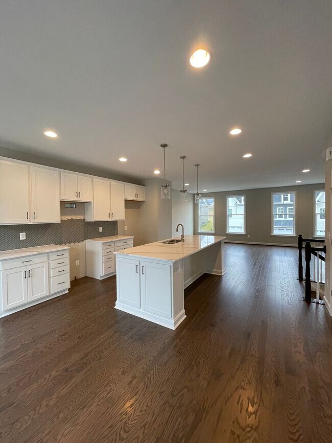 3216 Marion Square