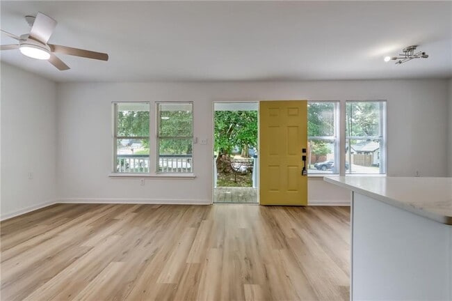 Photo - 996 Washington St SW