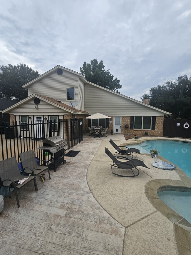 2020 Oakmeadow St Unit Studio Paradise