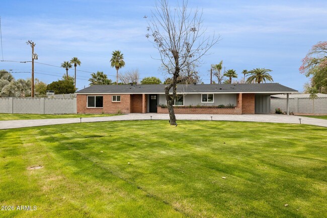 Building Photo - 1216 W Rovey Ave