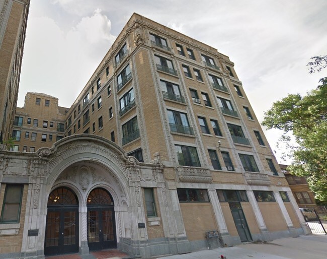 Photo - Broadmoor Apartments