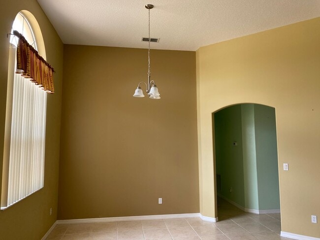 12934 Colonnade Cir