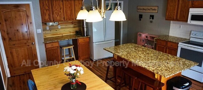 Photo - 1915 E Custer St