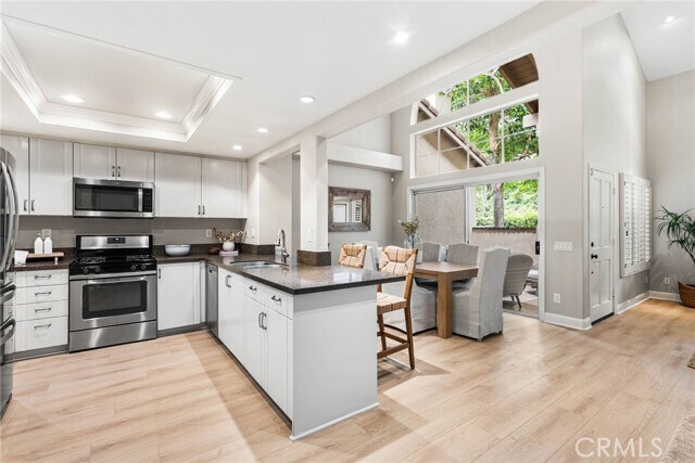 4 Nightingale Dr