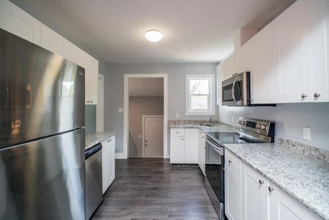 Building Photo - 3 bedroom in Prince George BC V2L 1E4