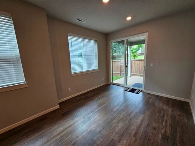 Photo - 5Bd/3Ba Two Story House - For viewing!