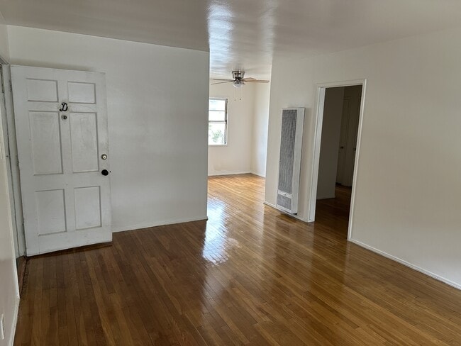 Photo - 2441 Silver Lake Blvd Unidad 2441-D