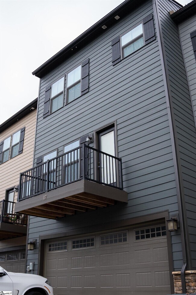 Photo - 17 Rollins Ave