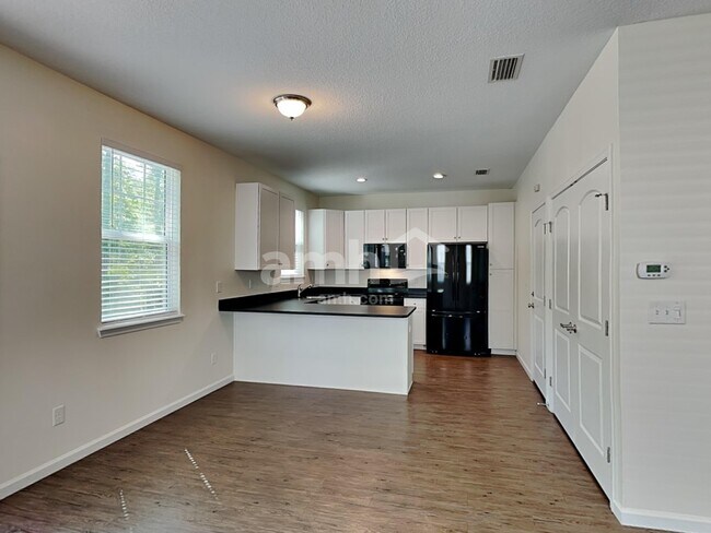 Photo - 794 Rembrandt Ave