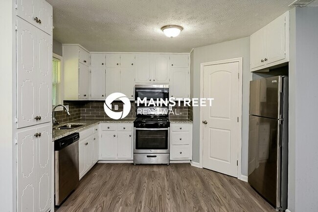 Photo - 4 Bedroom Pet-Friendly Home in Jonesboro, GA with Main Street Renewal