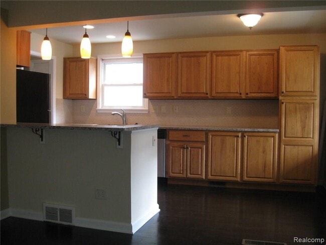 Photo - 141 De Villen Ave