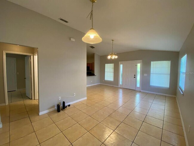 Photo - 502 Blackbird Ln