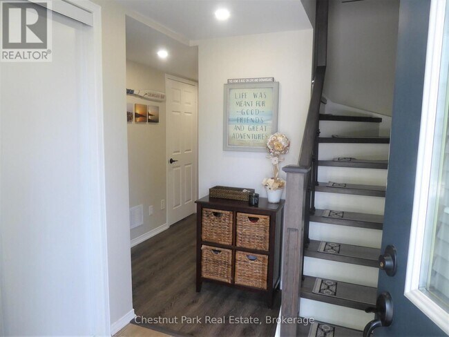 Photo - 17 Valleymede Ct