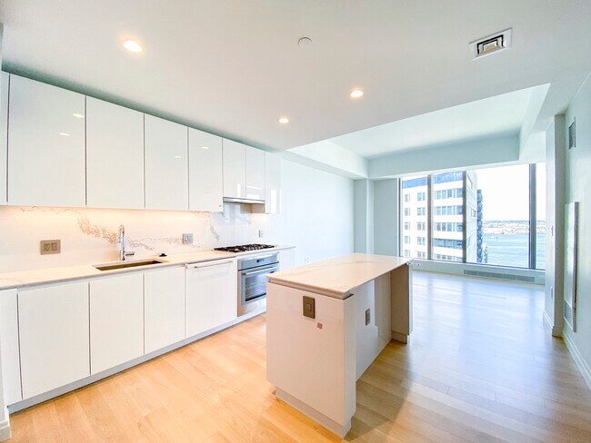 Building Photo - 133 Seaport Blvd Unit 1116