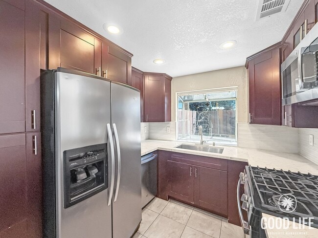 Photo - Beautiful 2B 2.5BA Townhouse in El Cajon!