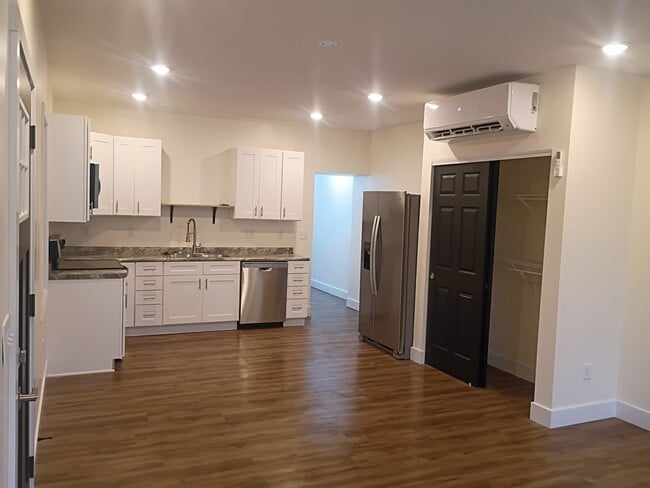 Photo - 1320 Banklick St