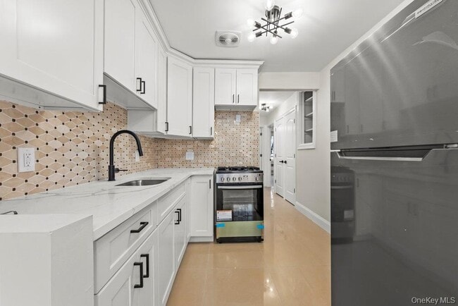 Building Photo - 877 E 55th St Unit #2