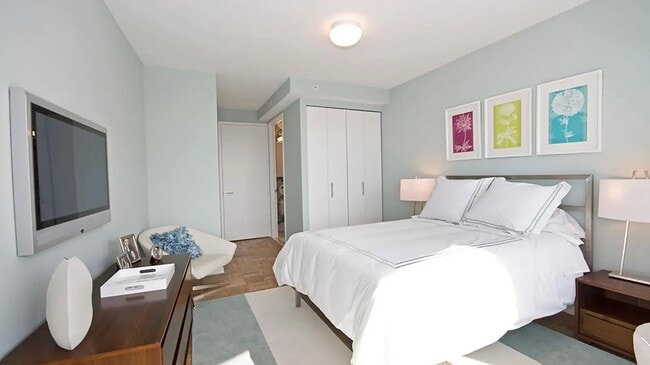 Building Photo - 505 W 37th St Rental