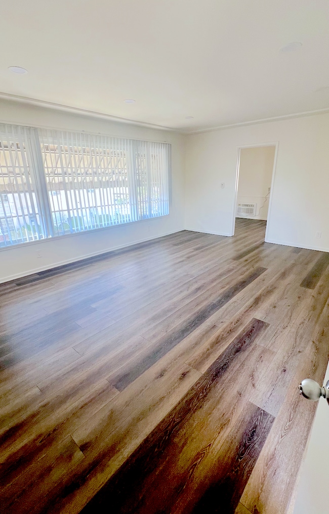 Building Photo - 808 Alandele Ave