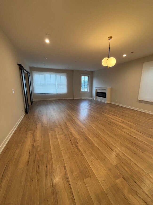 6853 W Belmont Ave Unit 3
