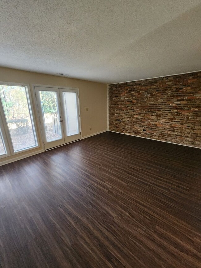 Photo - Chapel Hill / The Oaks Townhome