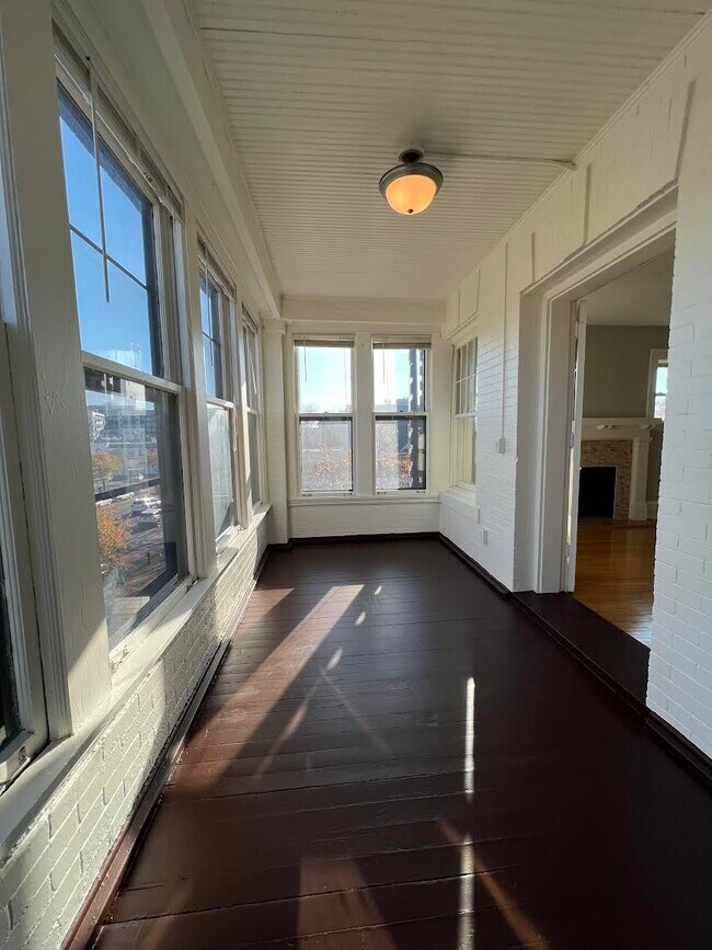 Photo - 2716 Hennepin Ave Unidad 33