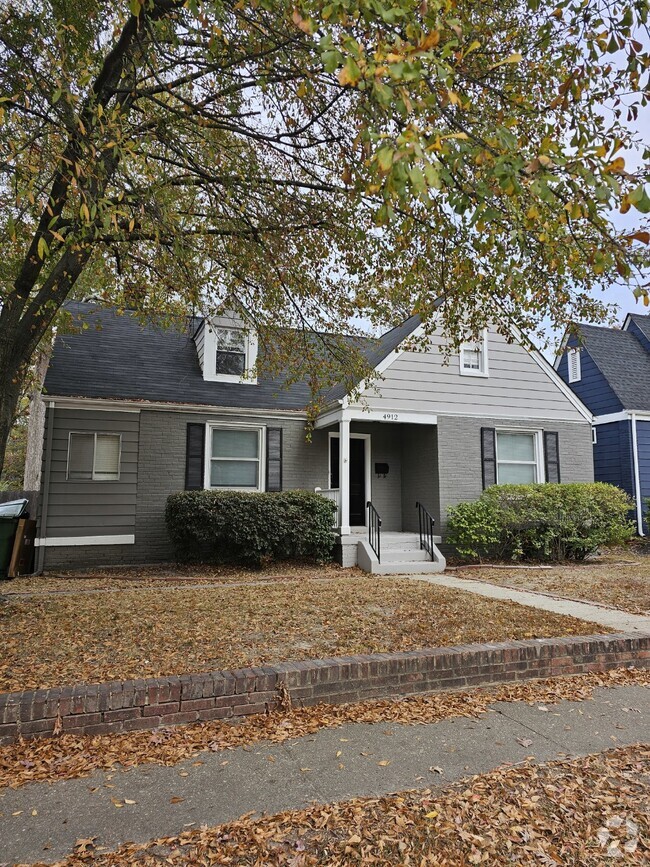 Building Photo - Willow Lawn 4 Bed/ 2 Bath Cape Cod Rental