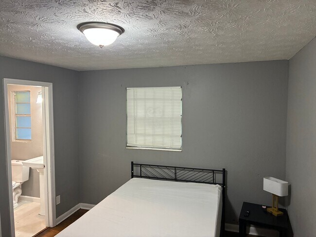 Photo - 3126 Martha St Unit room 6