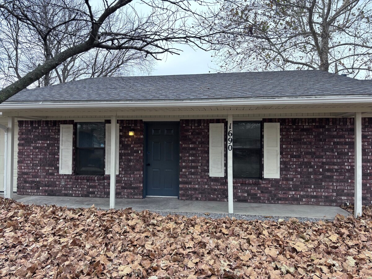 Photo - 1690 Henegar Dr