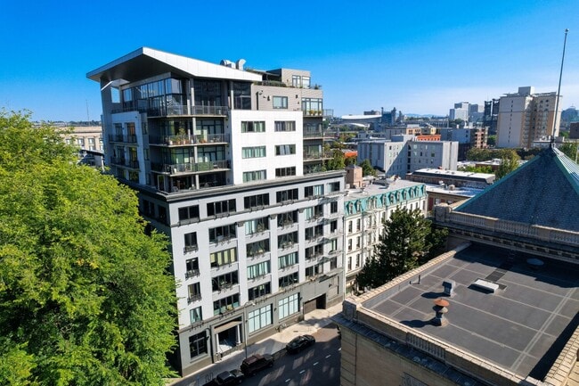 Building Photo - 300 NW 8th Ave Unit 602