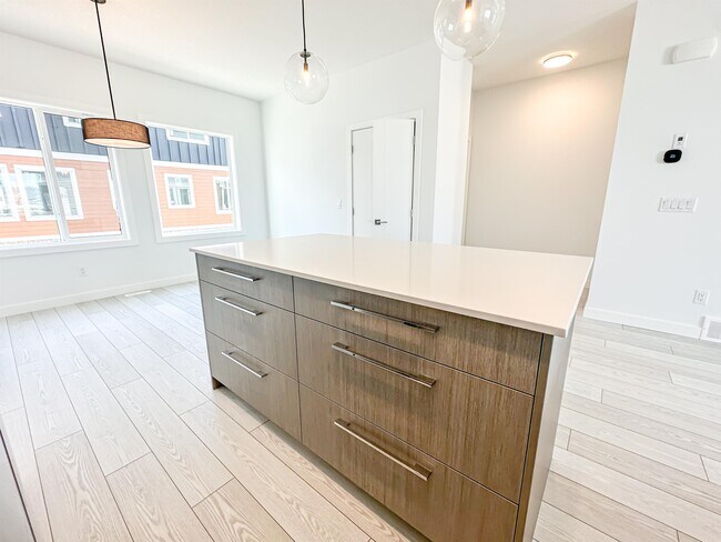 Photo - 190 Creekstone Dr SW