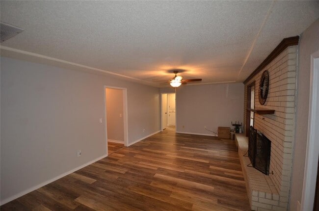 Photo - 1212 Val Genes Rd