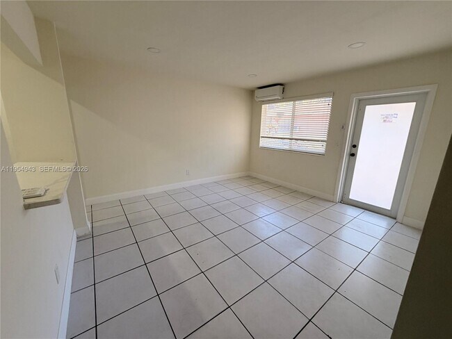 Photo - 95-97-97 NE 168th St Unidad 97