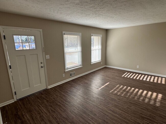 Photo - 437 Lockridge Ln