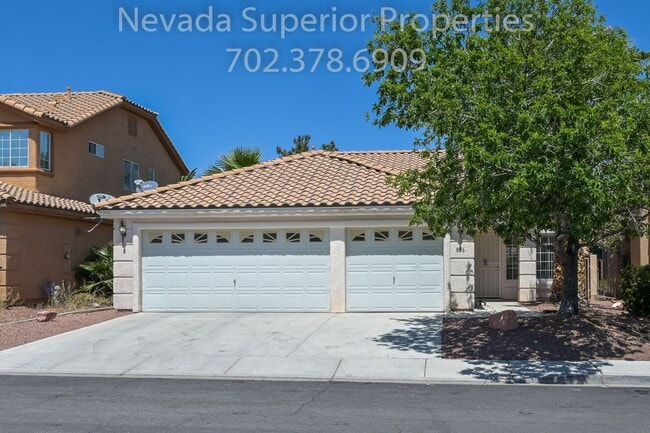 Building Photo - SE Single Story 3 Bedroom Home!!! Low Main...