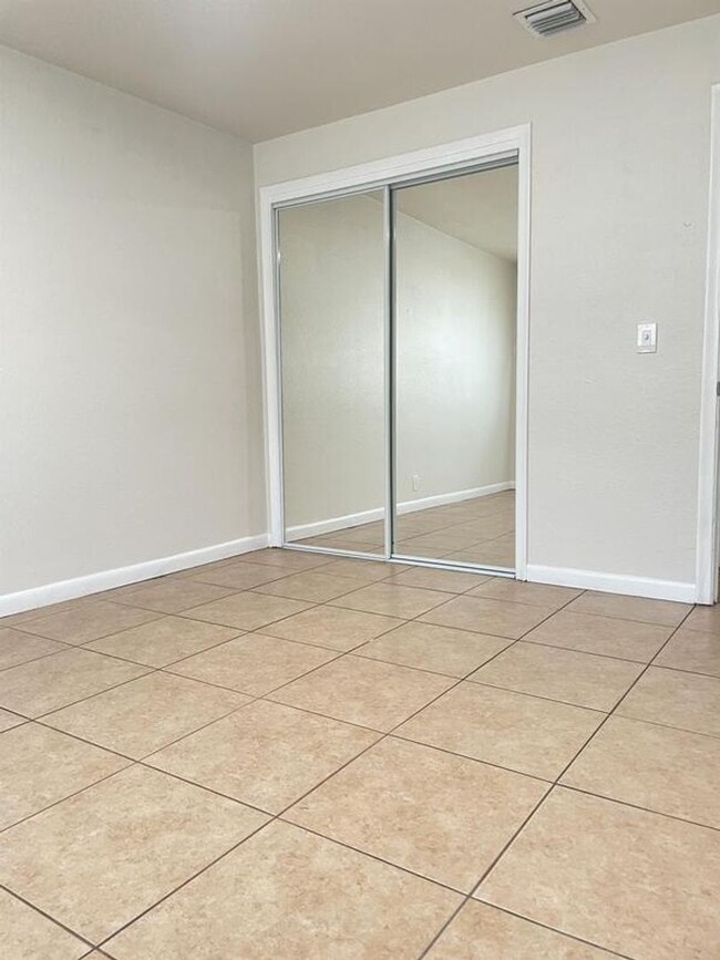 Photo - LARGE NEWLY RENOVATED 2 BEDROOM APARTMENTS Unit 1520-30 - 2/1 - U