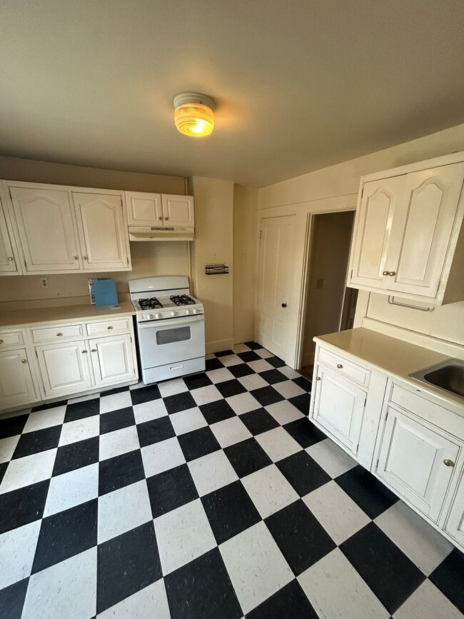 Building Photo - 149 N Union St Unit APT 2